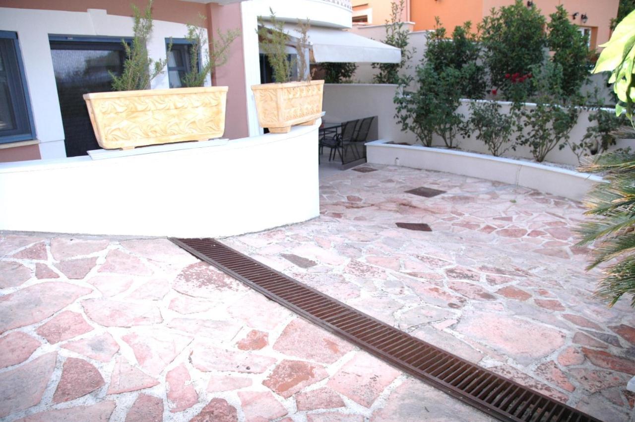 A L' Aise Studios Apolpaina Esterno foto