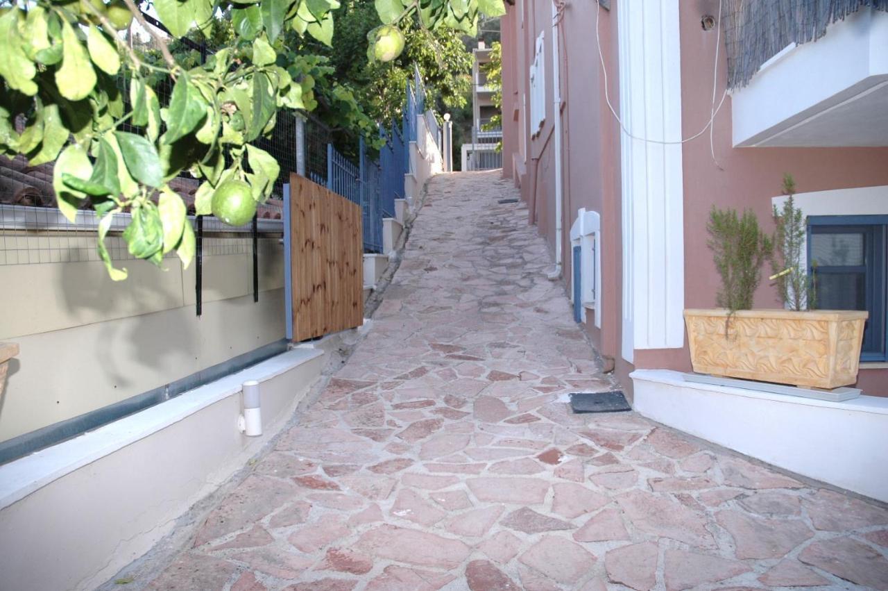 A L' Aise Studios Apolpaina Esterno foto
